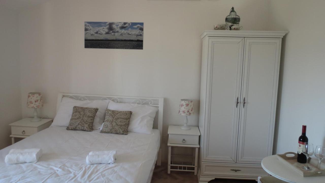 Apartments And Rooms Rogic สเวติ เปตาร์ ภายนอก รูปภาพ